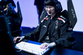 九游体育-Doinb回归赛场，精彩发挥首场状态亮眼，RNG观众沸腾！的简单介绍