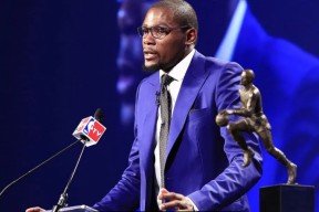 九游-杜兰特回归赛场，爆冷首场状态亮眼，老鹰观众沸腾！的简单介绍